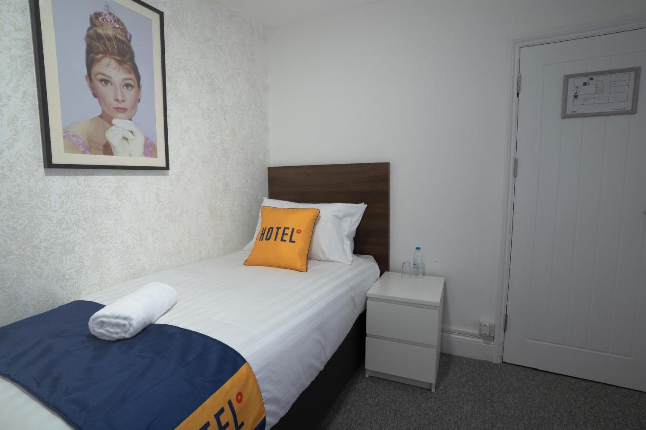 Oyo Brunel Hotel Uxbridge Exteriör bild